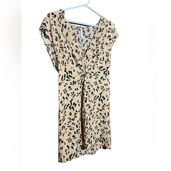 NWT Cupshe Fallon Leopard V-neck Sleeveless Dress Size Medium - Picture 4 of 6